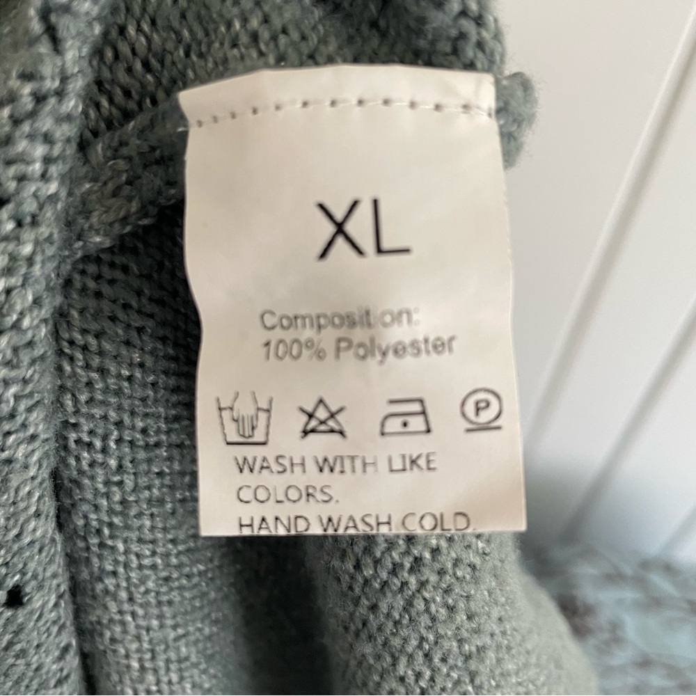 $10 SALE Sage Green V-Neck Cable Knit Pullover Women’s Sweater - Picture 5 of 7